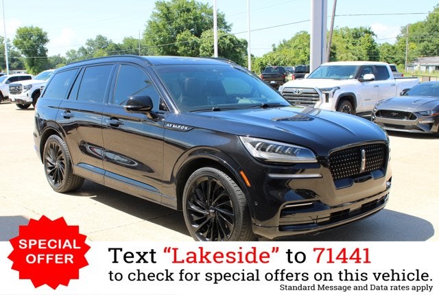 2023 Lincoln Aviator Reserve in Black Metallic — front three-quarter view